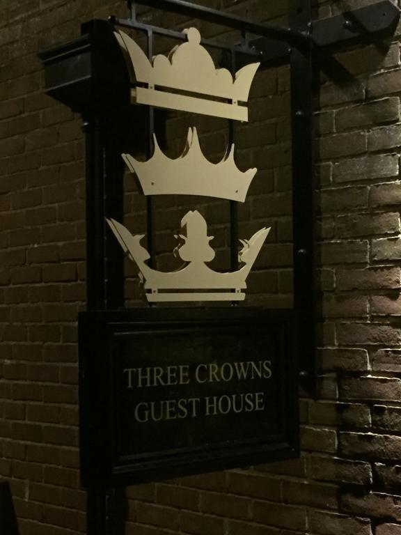Three Crowns Guest House Солсбері Екстер'єр фото