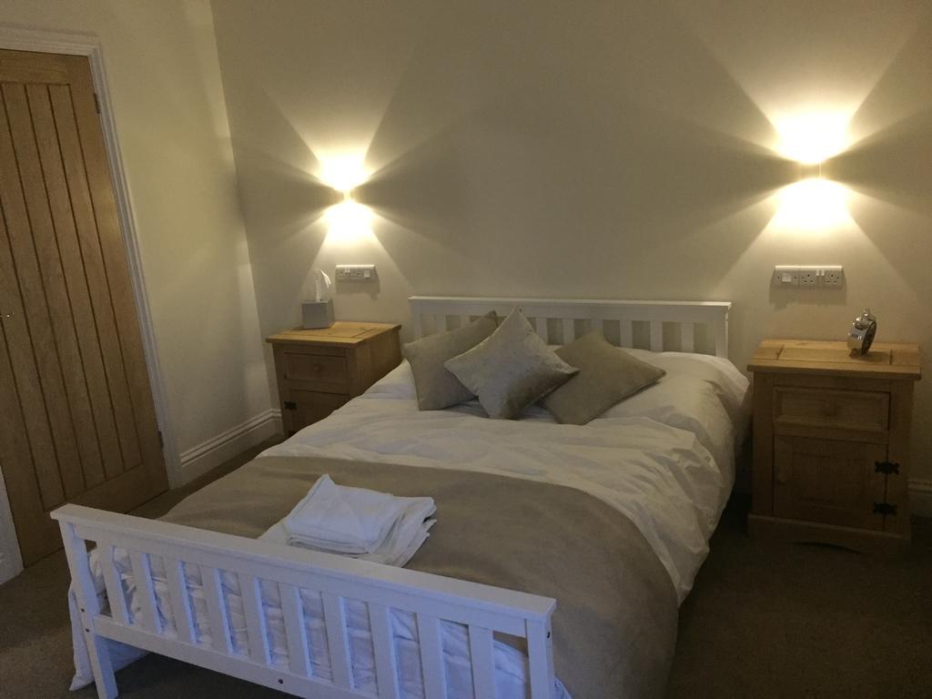 Three Crowns Guest House Солсбері Номер фото